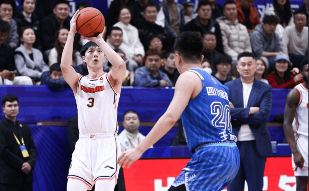 爱游戏课程-广东队成为本场最大亮点，全国篮球锦标赛瞬间破防，三杀的简单介绍