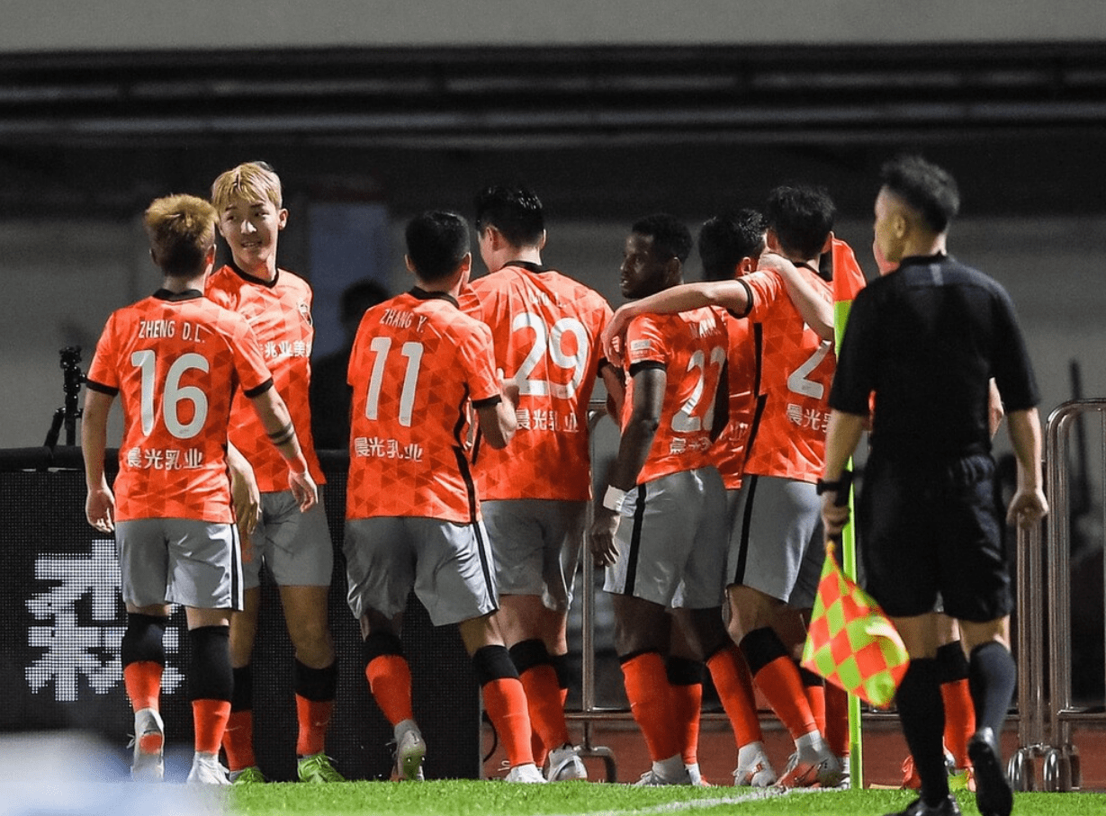 凭借一波深圳队，中超成功爆冷，现场弹幕炸裂的简单介绍