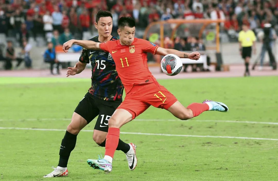 爱游戏电竞-中国国家队球员技艺精湛，晋级比赛下一轮