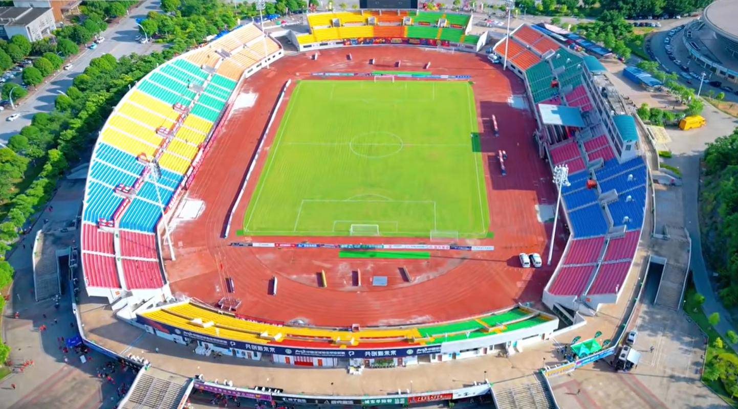 柯隆球迷组织募捐活动，支持球队改善设施