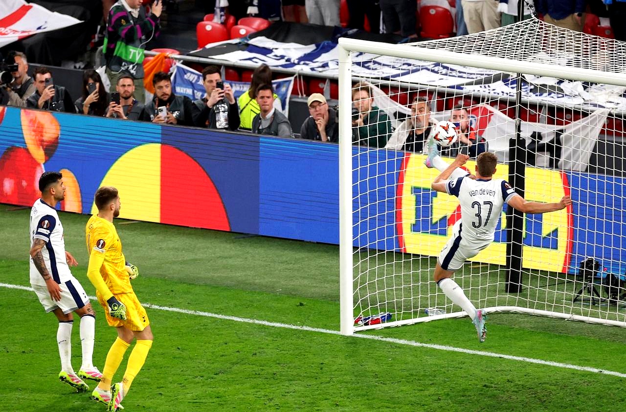 爱游戏链接-热刺控球率高但无力进攻：与多特蒙德激战逼平