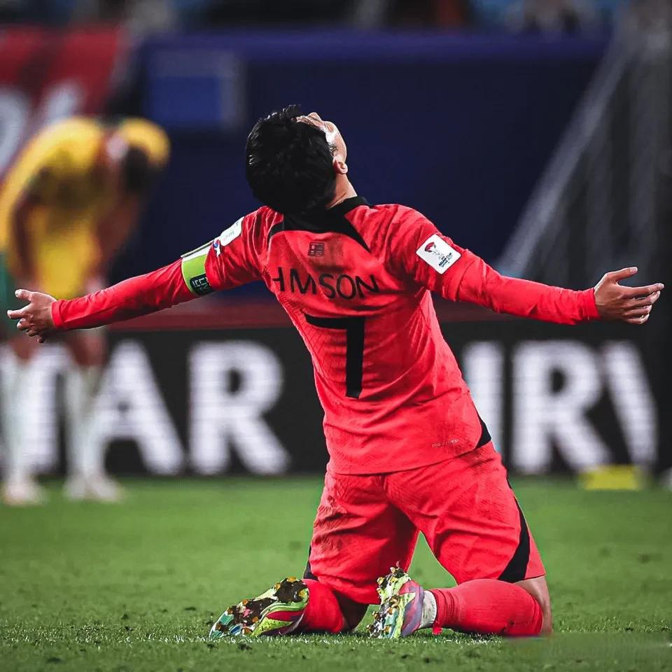 爱游戏网站入口-足球场上的精彩瞬间让人眼前一亮，难以自拔的简单介绍