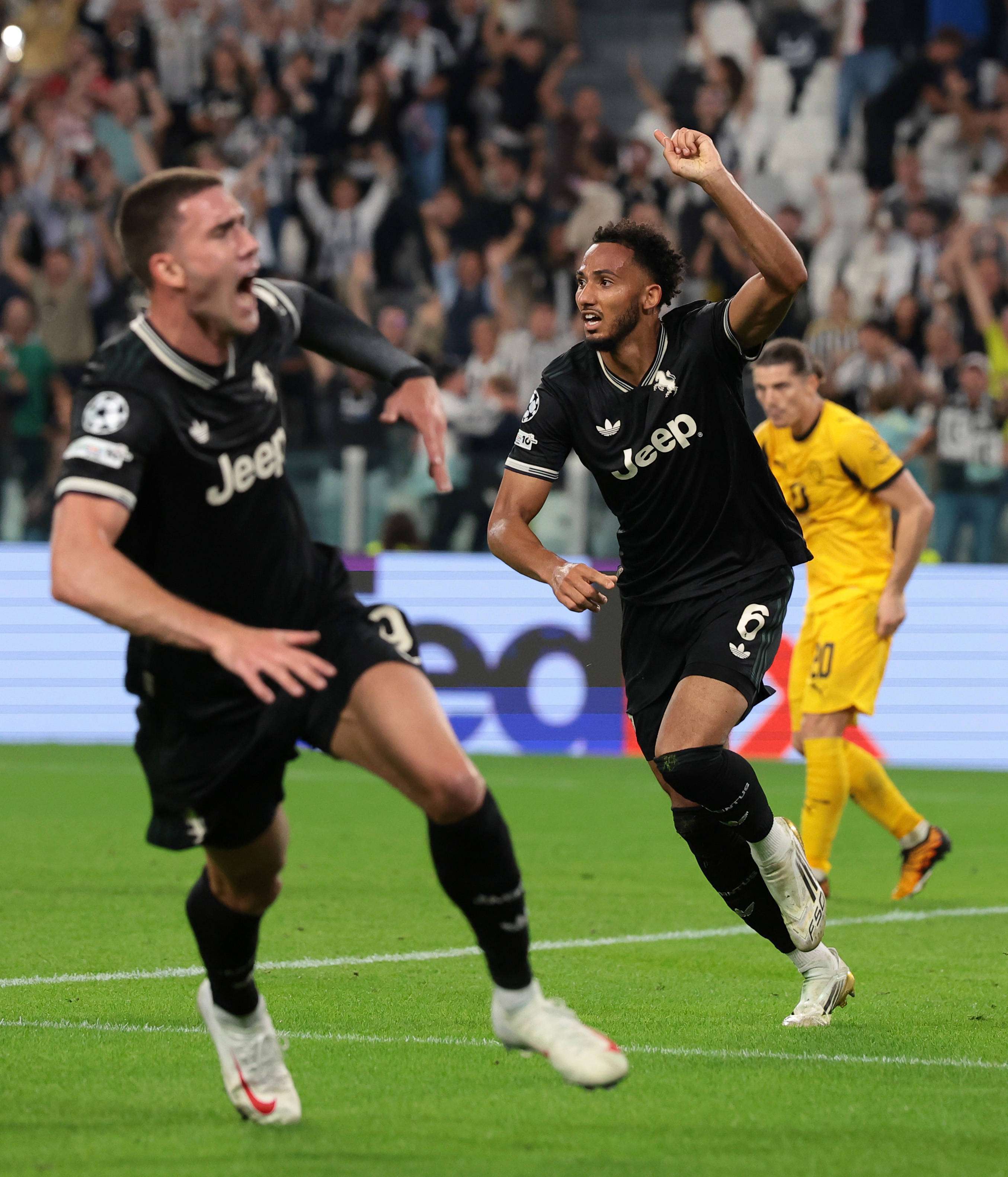 马赛球员在比赛中表现出色，受到球迷赞扬