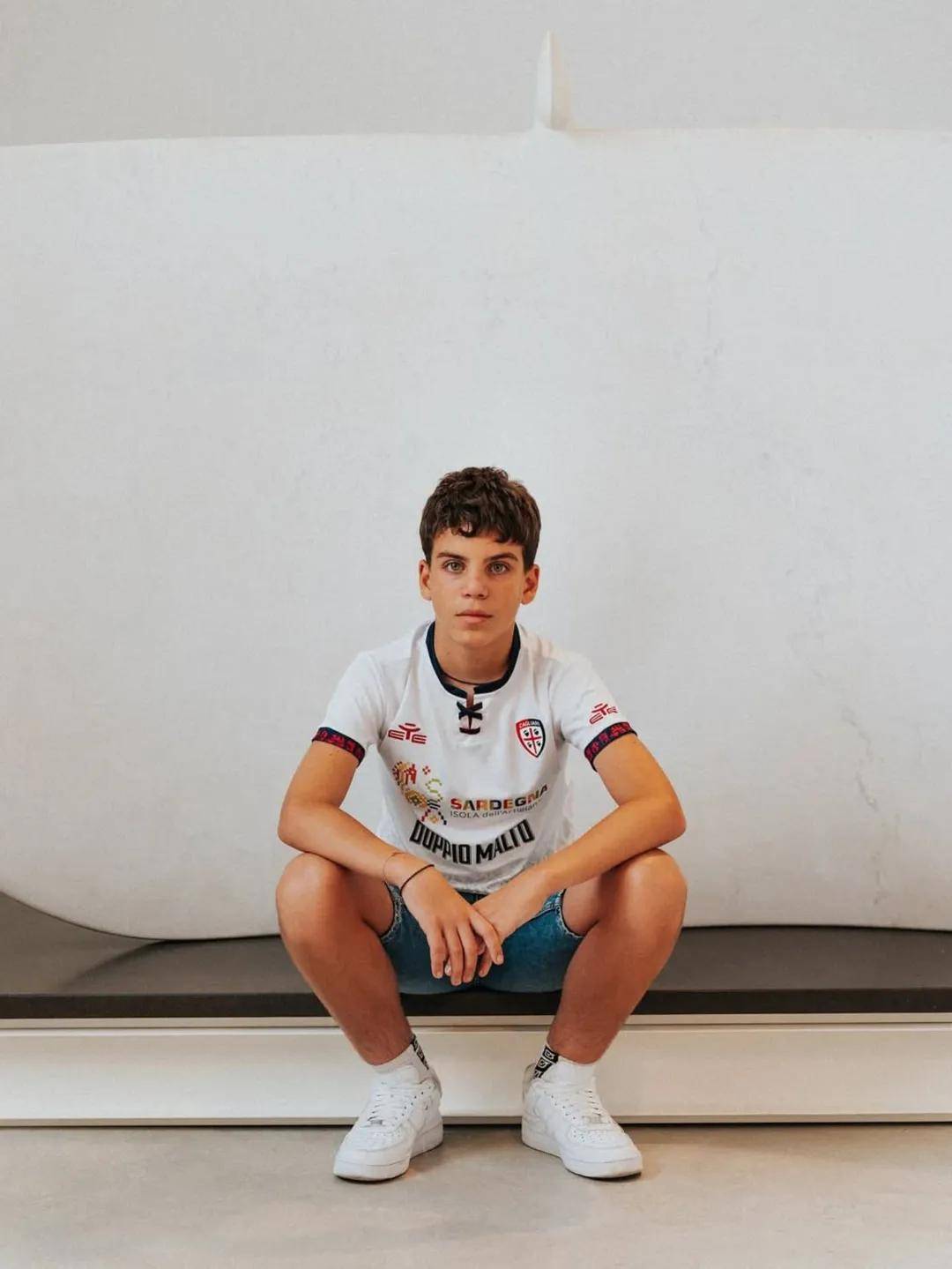 爱游戏平台-卡利亚里客场失利，寻找破解之道全力调整