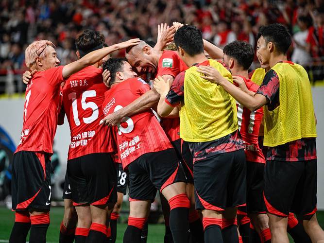 关于球队主力球员接连受伤，球队迎来阵容大调整的信息