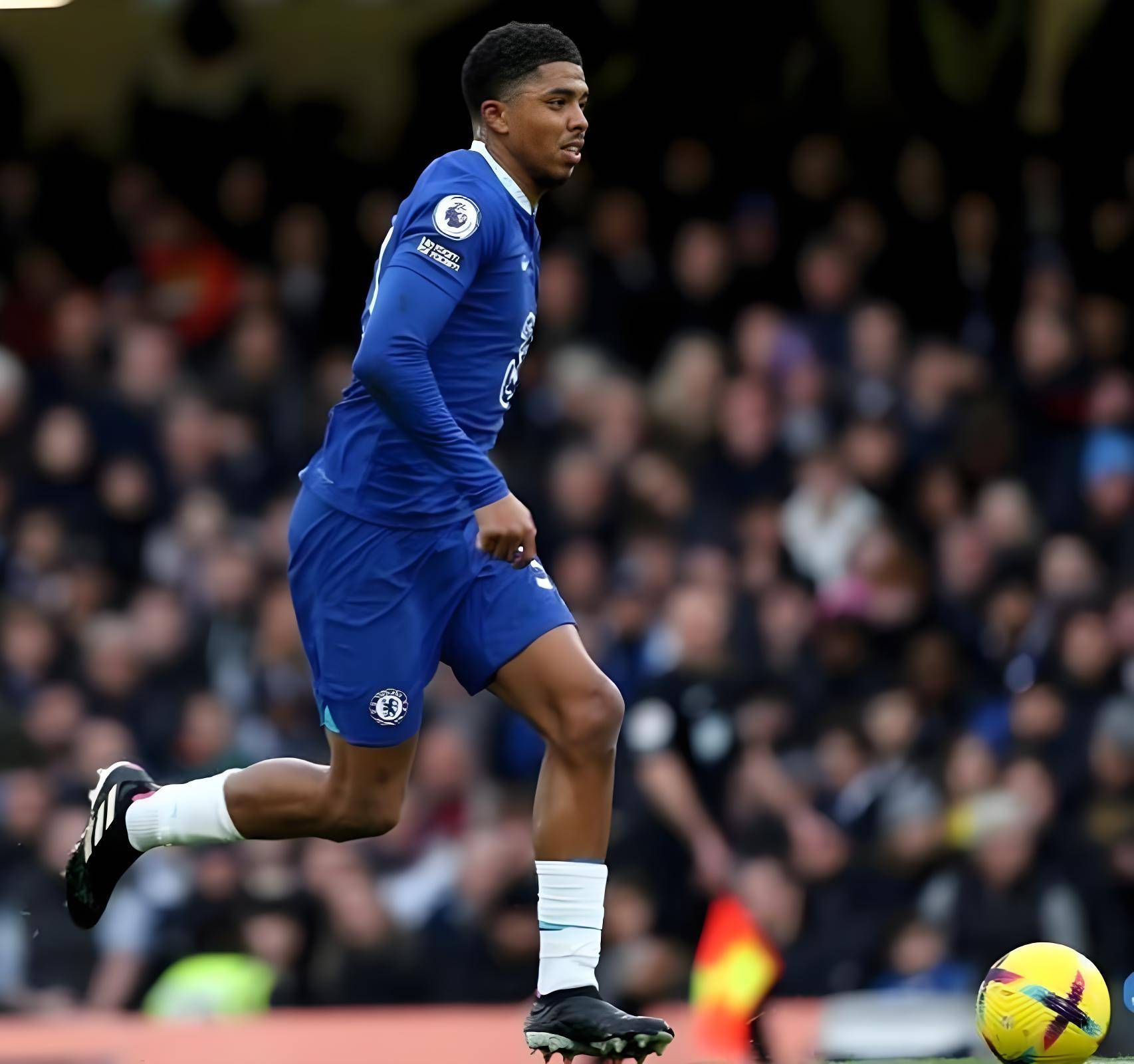 爱游戏入口-切尔西防线失守，主帅怒斥球员表现