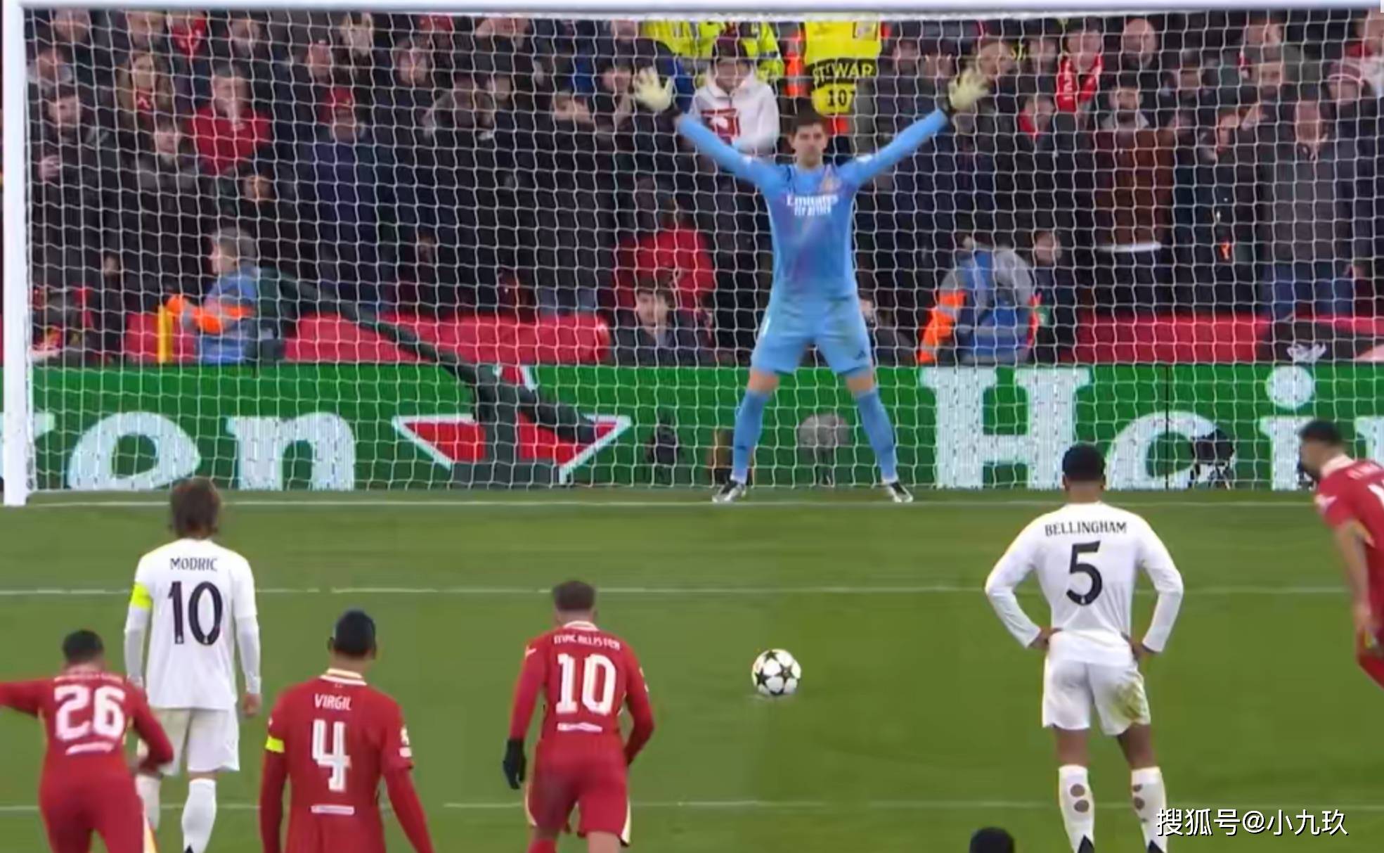 皇马前锋受伤，欧冠之路堪忧