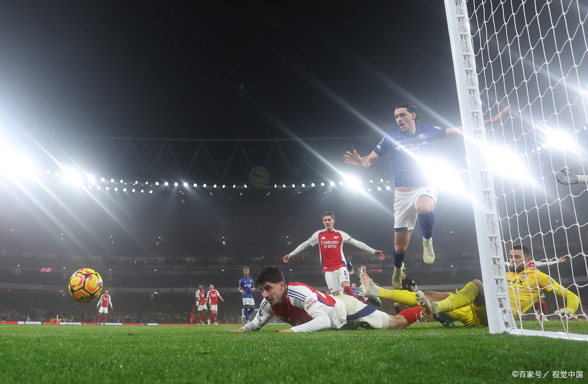 爱游戏网页版-足球大赛实战精彩纷呈，场面激烈精彩