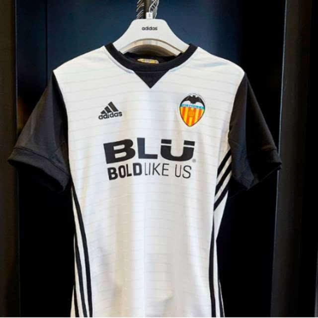 西甲豪门球队确定新赛季主场球衣设计